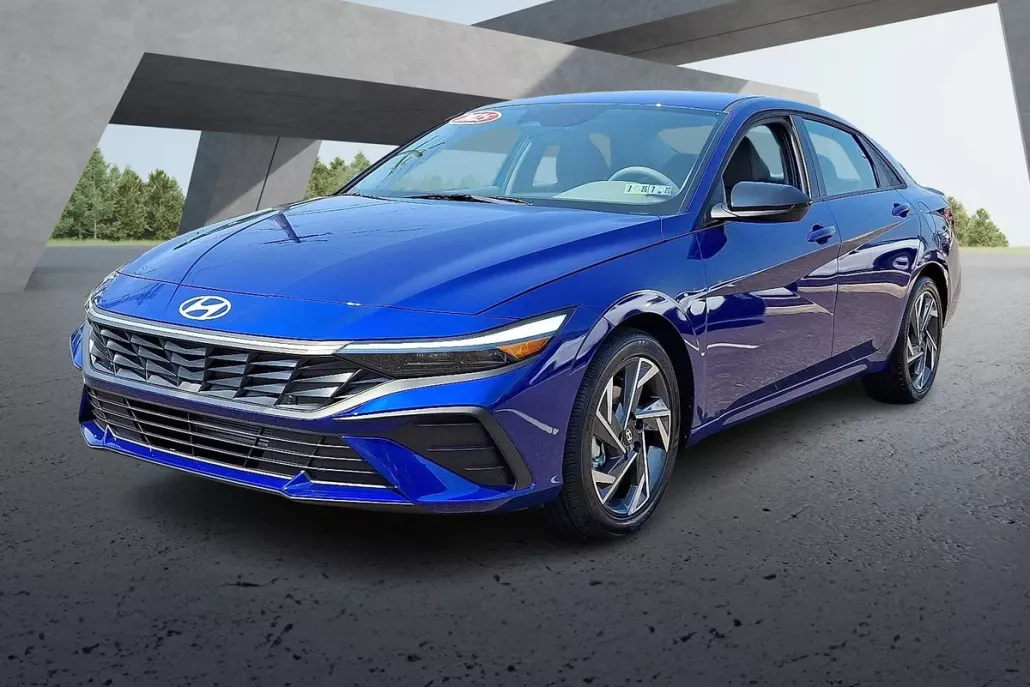 2025 Hyundai Elantra SEL Sport photo 1