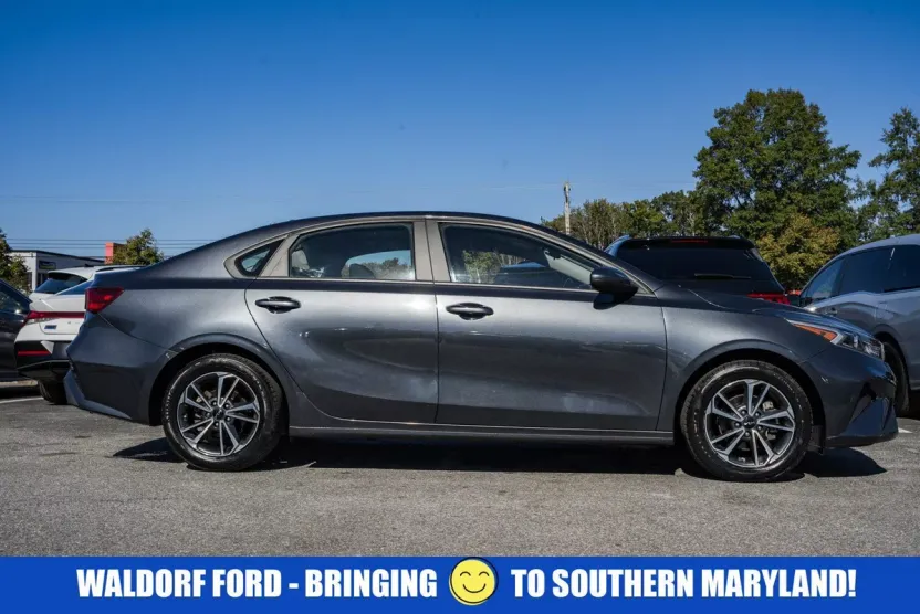2022 Kia Forte LXS photo 1