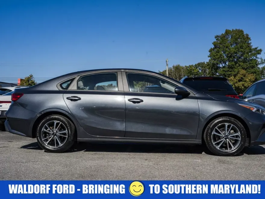 2022 Kia Forte LXS photo 1