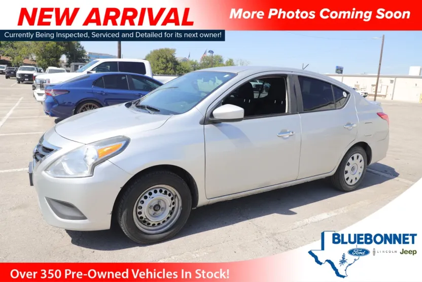 2017 Nissan Versa Sedan SV photo 1