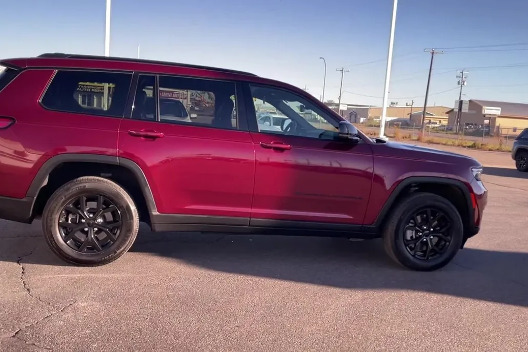 2024 Jeep Grand Cherokee Altitude photo 1