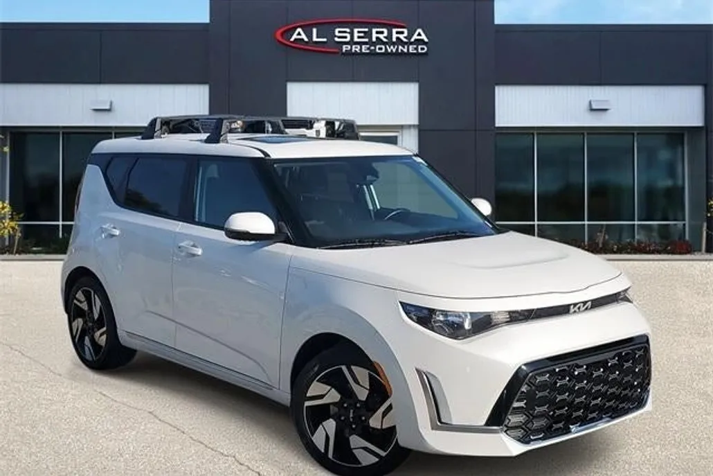 2023 Kia Soul GT-Line photo 1
