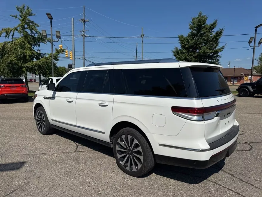 2023 Lincoln Navigator Reserve L photo 1
