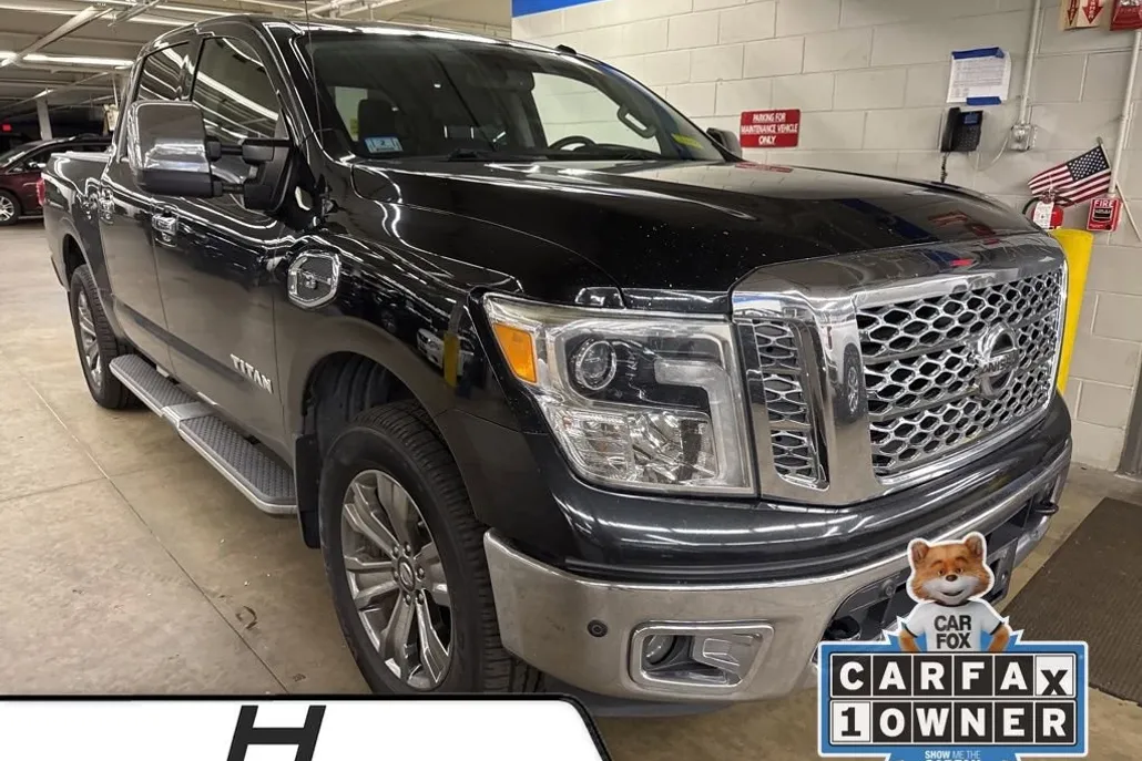 2017 Nissan Titan SL photo 1