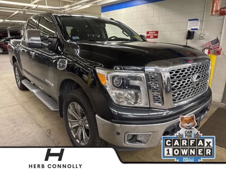 2017 Nissan Titan SL photo 1