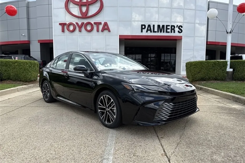 2025 Toyota Camry XLE photo 1