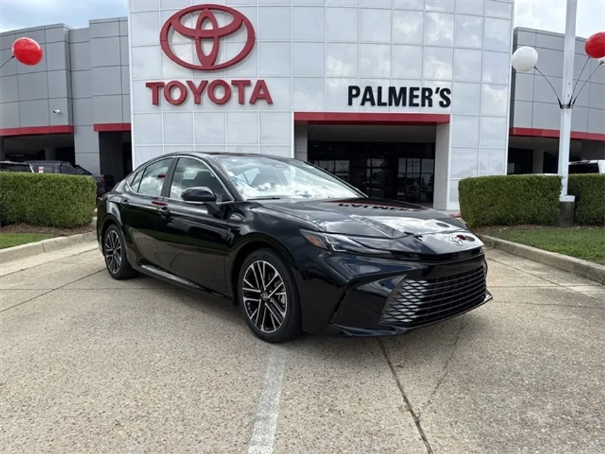 2025 Toyota Camry XLE photo 1