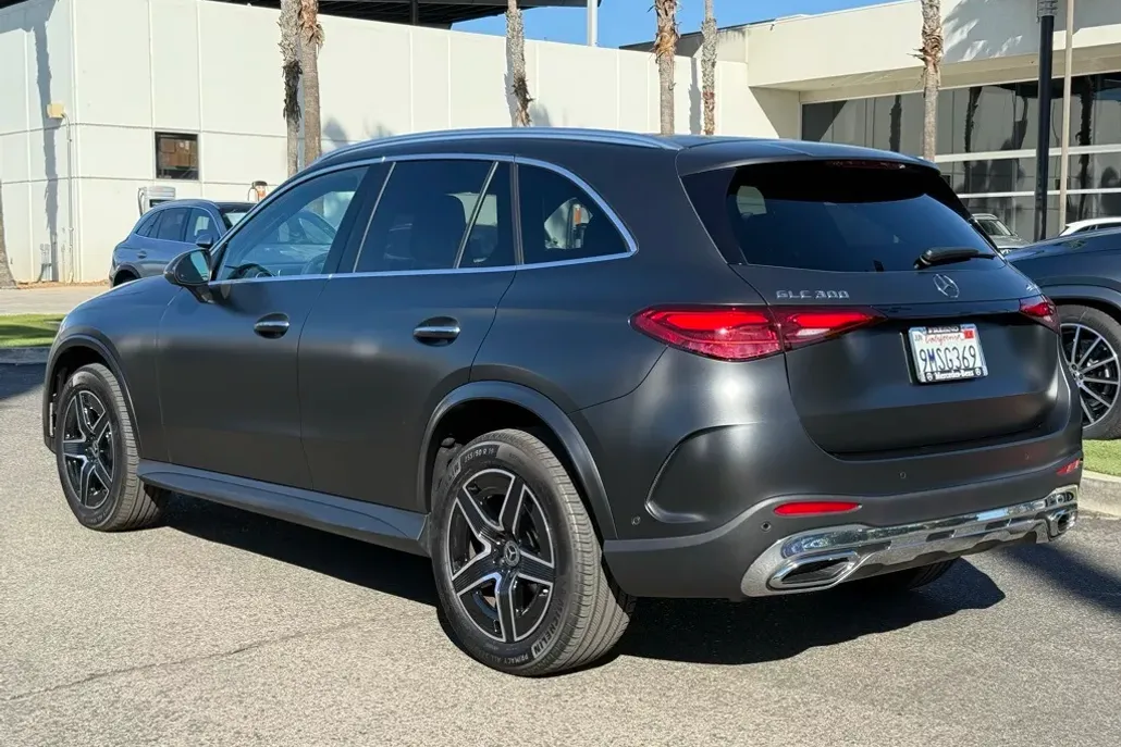 2024 Mercedes Benz GLC 300 4MATIC photo 1