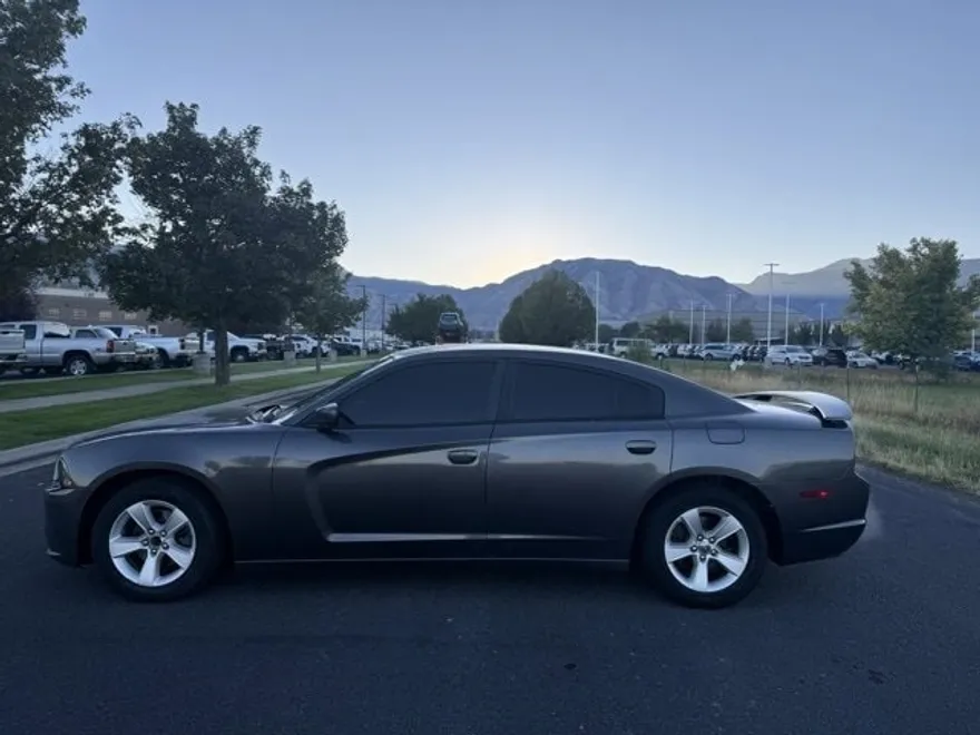 2014 Dodge Charger SE photo 1