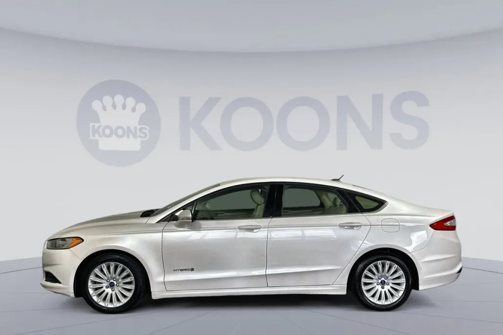 2015 Ford Fusion SE Hybrid photo 1