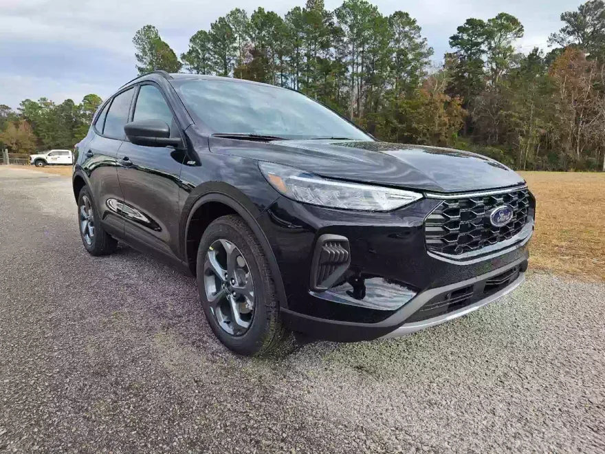 2025 Ford Escape ST-Line photo 1