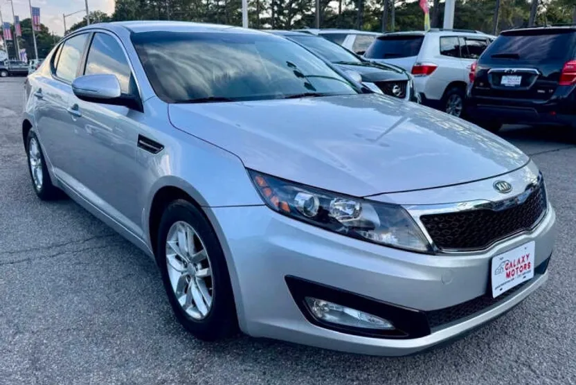 2012 Kia Optima LX photo 1