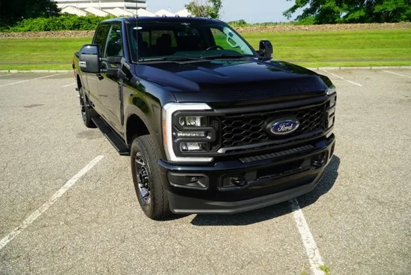 2023 Ford F-250 Lariat photo 1