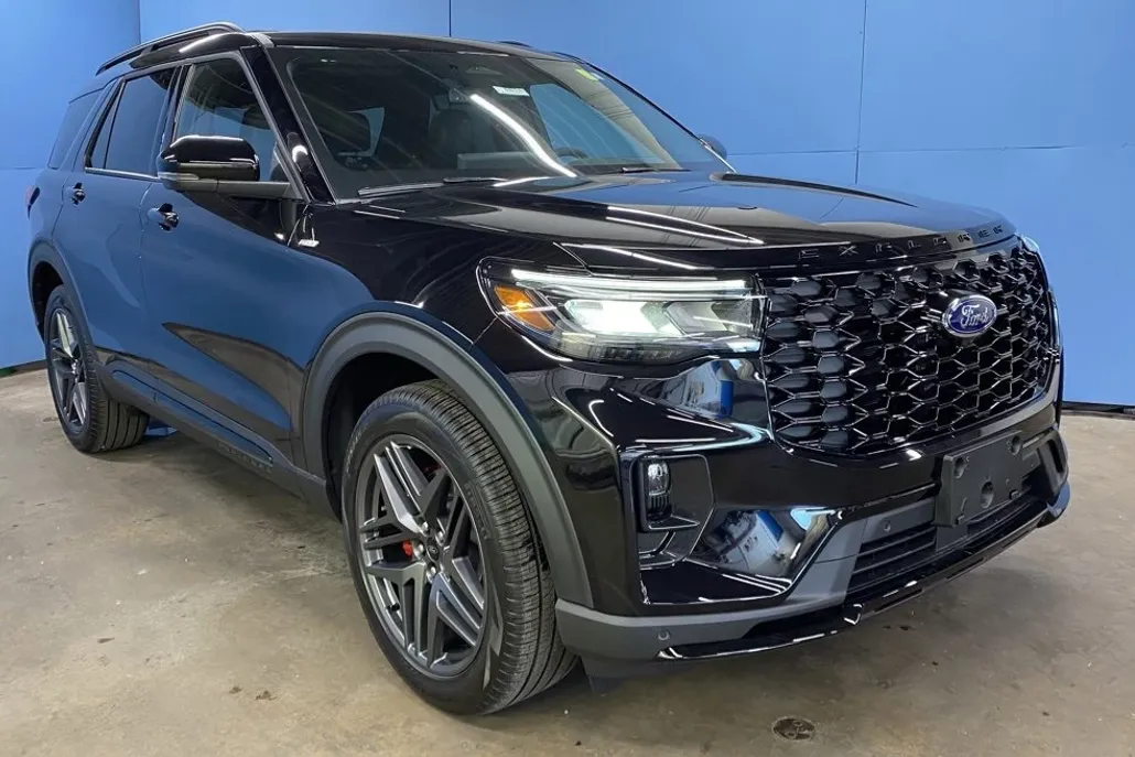 2025 Ford Explorer ST-Line photo 1