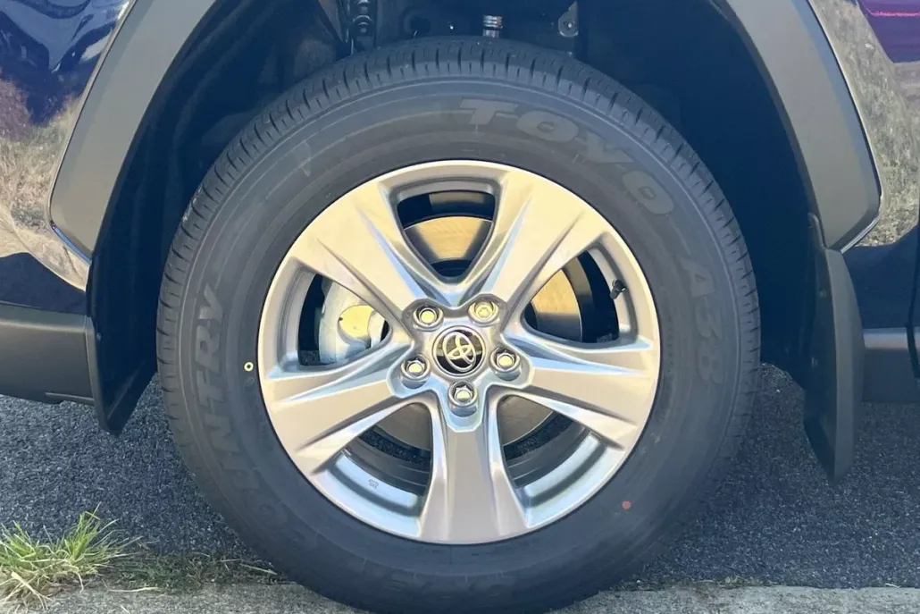 2025 Toyota RAV4 Hybrid XLE photo 1