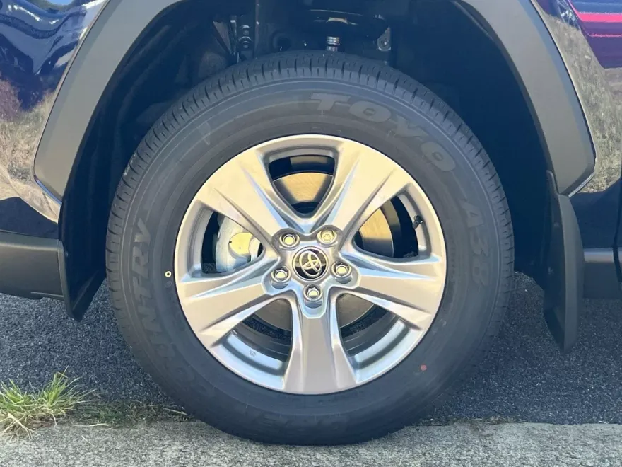 2025 Toyota RAV4 Hybrid XLE photo 1