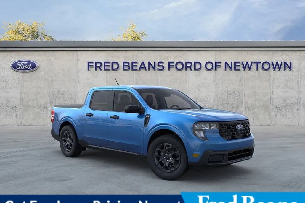 2025 Ford Maverick XLT photo 1