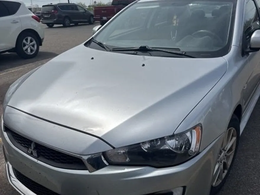 2016 Mitsubishi Lancer ES photo 1