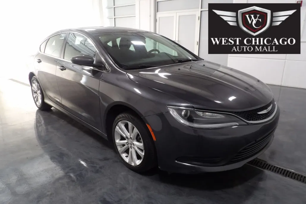 2017 Chrysler 200 LX photo 1
