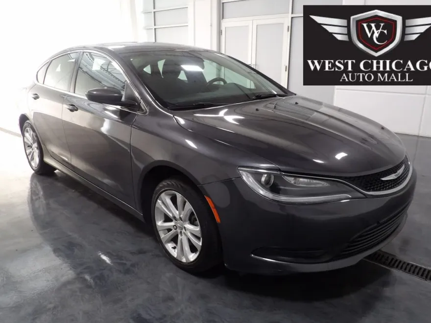2017 Chrysler 200 LX photo 1