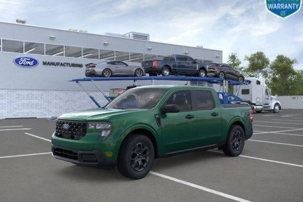 2025 Ford Maverick XLT photo 1