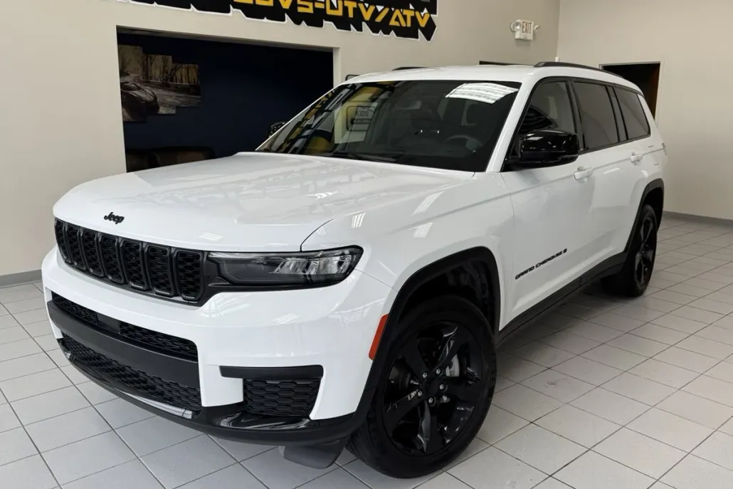 2023 Jeep Grand Cherokee Altitude photo 1