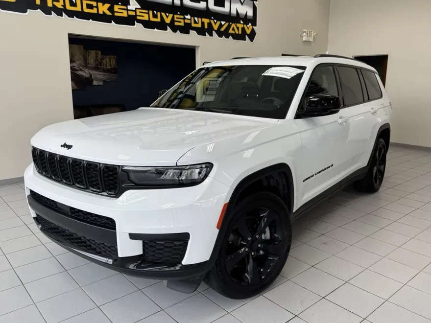 2023 Jeep Grand Cherokee Altitude photo 1