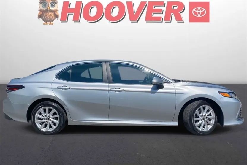 2021 Toyota Camry LE photo 1