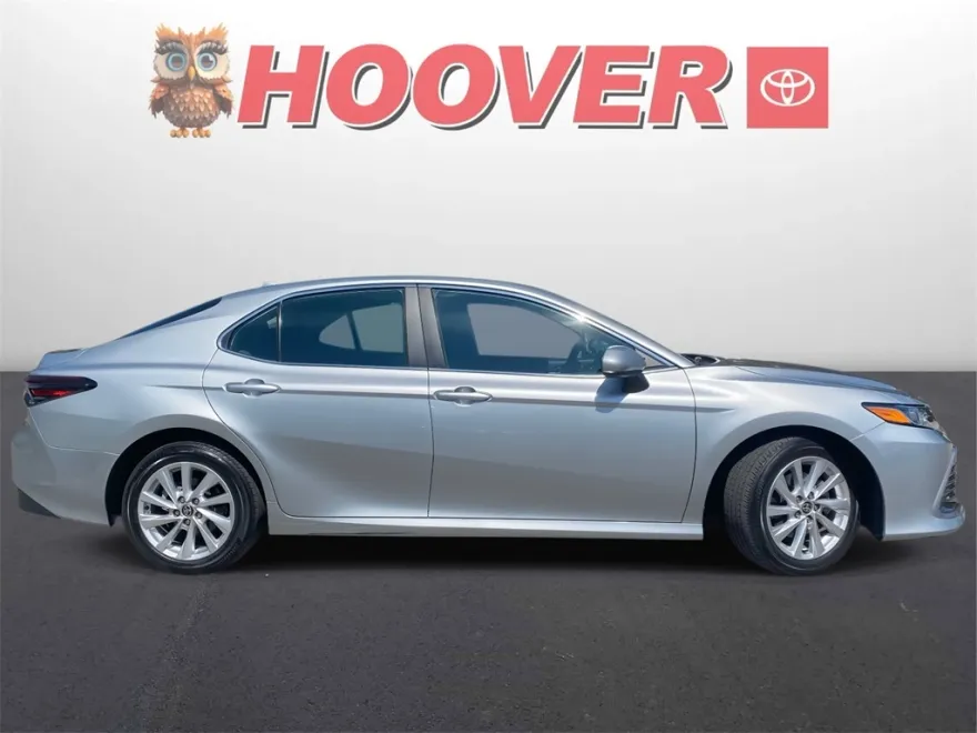 2021 Toyota Camry LE photo 1