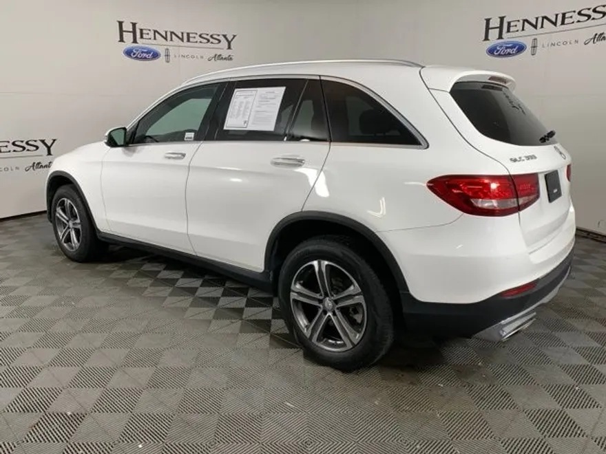 2017 Mercedes Benz GLC 300 4MATIC photo 1