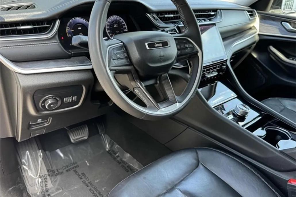 2023 Jeep Grand Cherokee Limited photo 1