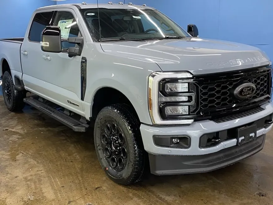 2025 Ford F-250 Lariat photo 1