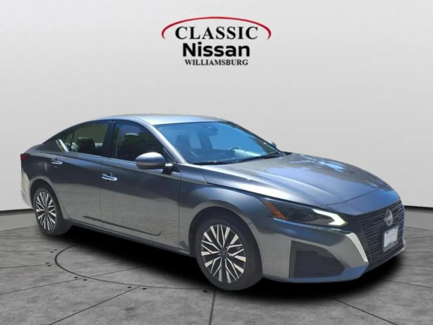 2023 Nissan Altima 2.5 SV photo 1