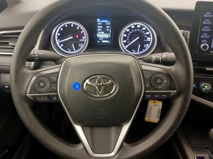 2023 Toyota Camry LE photo 1
