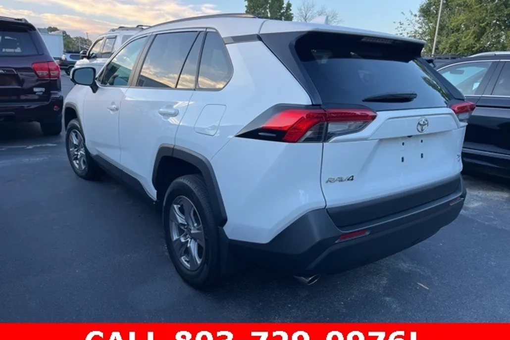 2023 Toyota RAV4 XLE photo 1