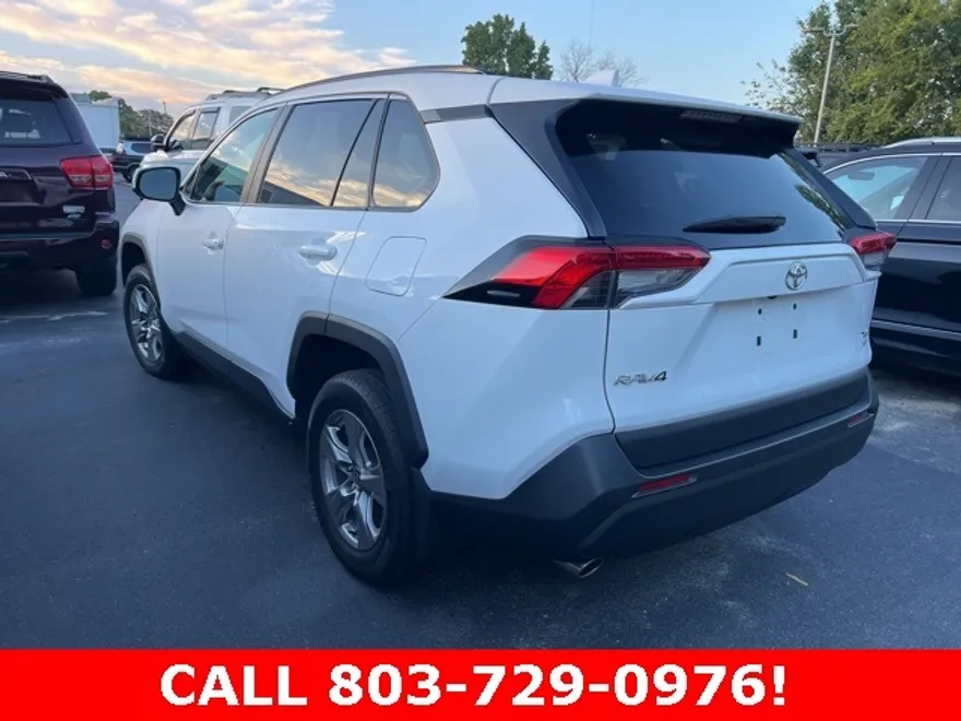 2023 Toyota RAV4 XLE photo 1