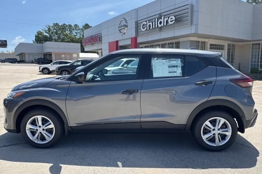 2025 Nissan Kicks Play S photo 1