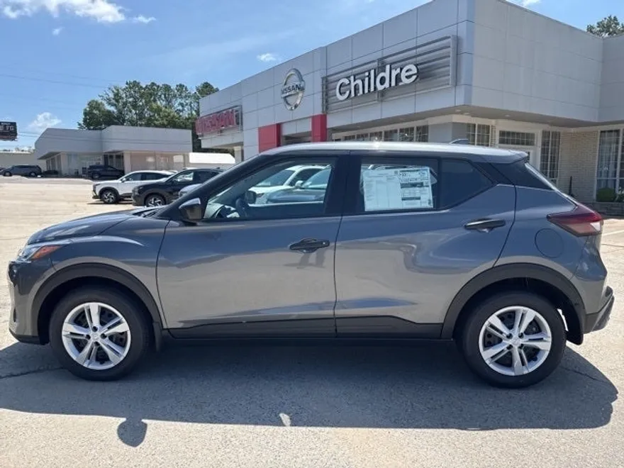 2025 Nissan Kicks Play S photo 1