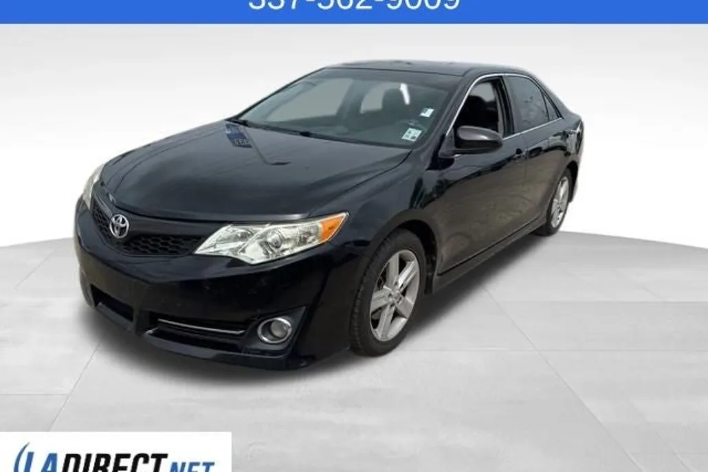 2012 Toyota Camry SE photo 1
