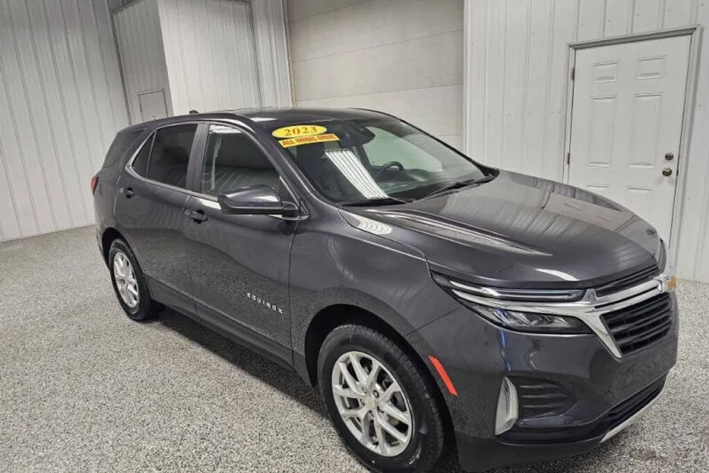 2023 Chevrolet Equinox LT photo 1