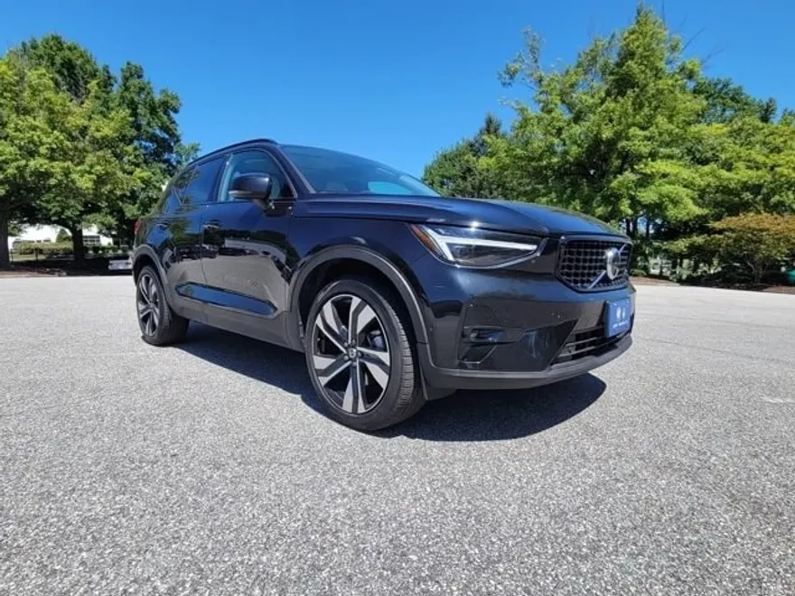 2023 Volvo XC40 AWD Ultimate photo 1