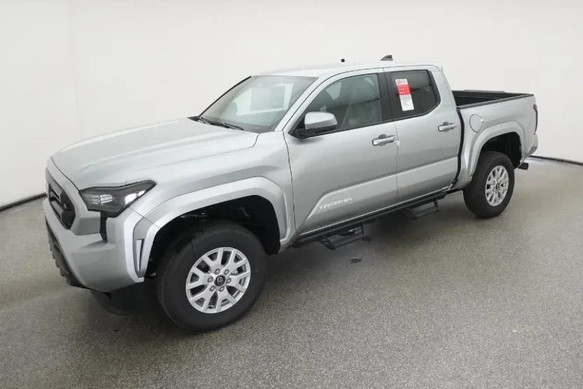 2025 Toyota Tacoma SR5 photo 1