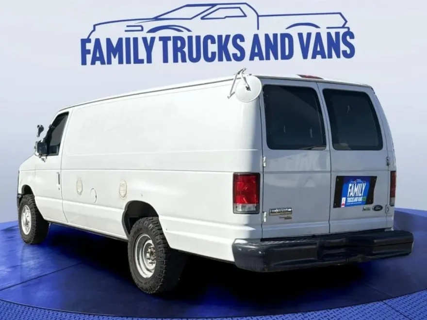 2011 Ford E-350 photo 1