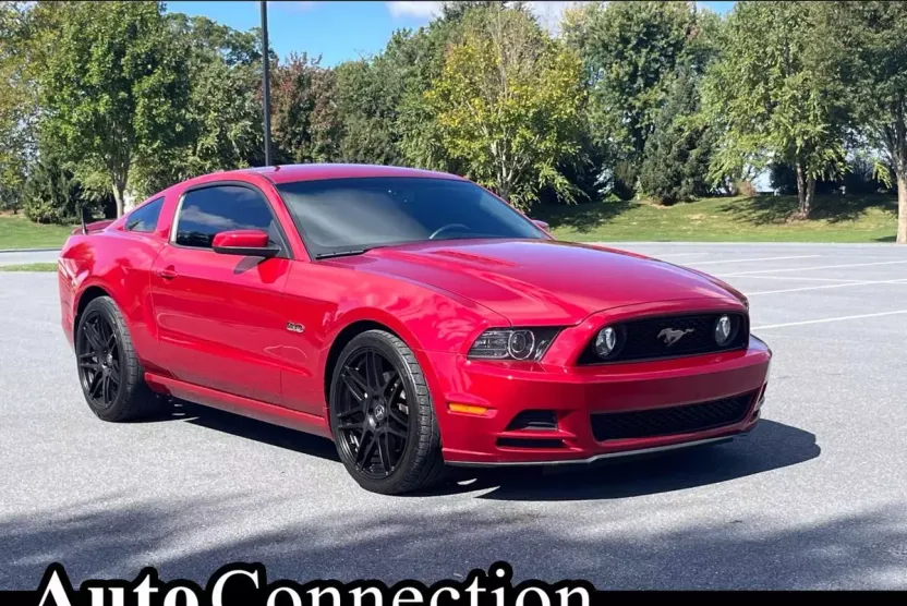 2013 Ford Mustang GT Premium photo 1
