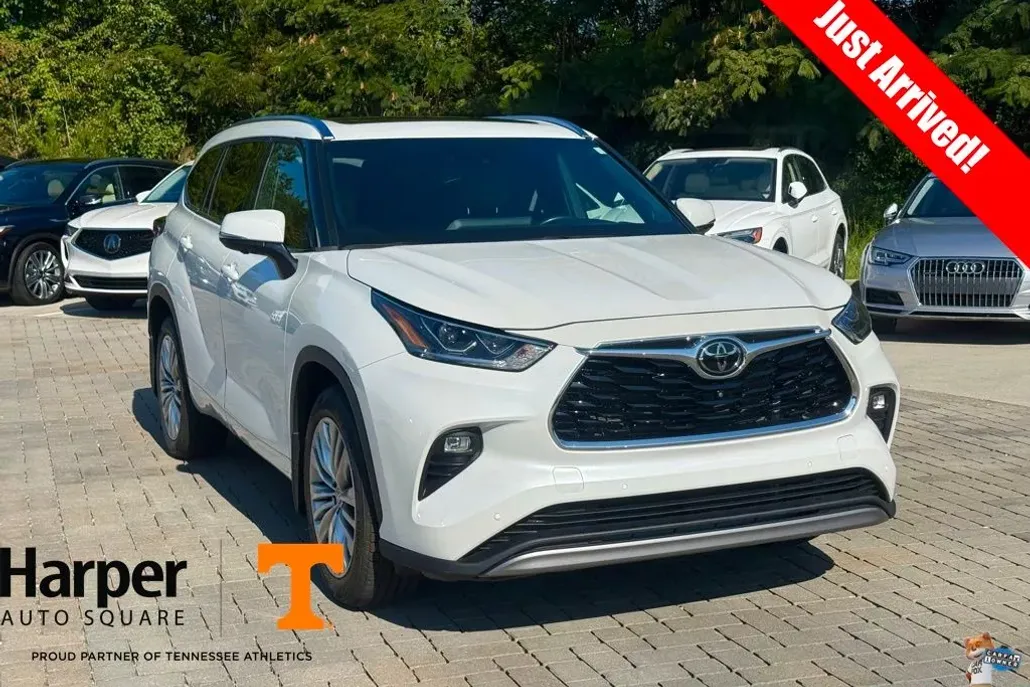 2023 Toyota Highlander L photo 1