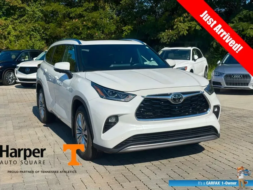 2023 Toyota Highlander L photo 1