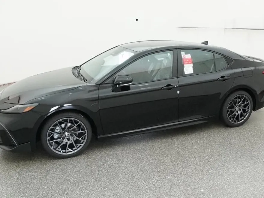2025 Toyota Camry SE photo 1