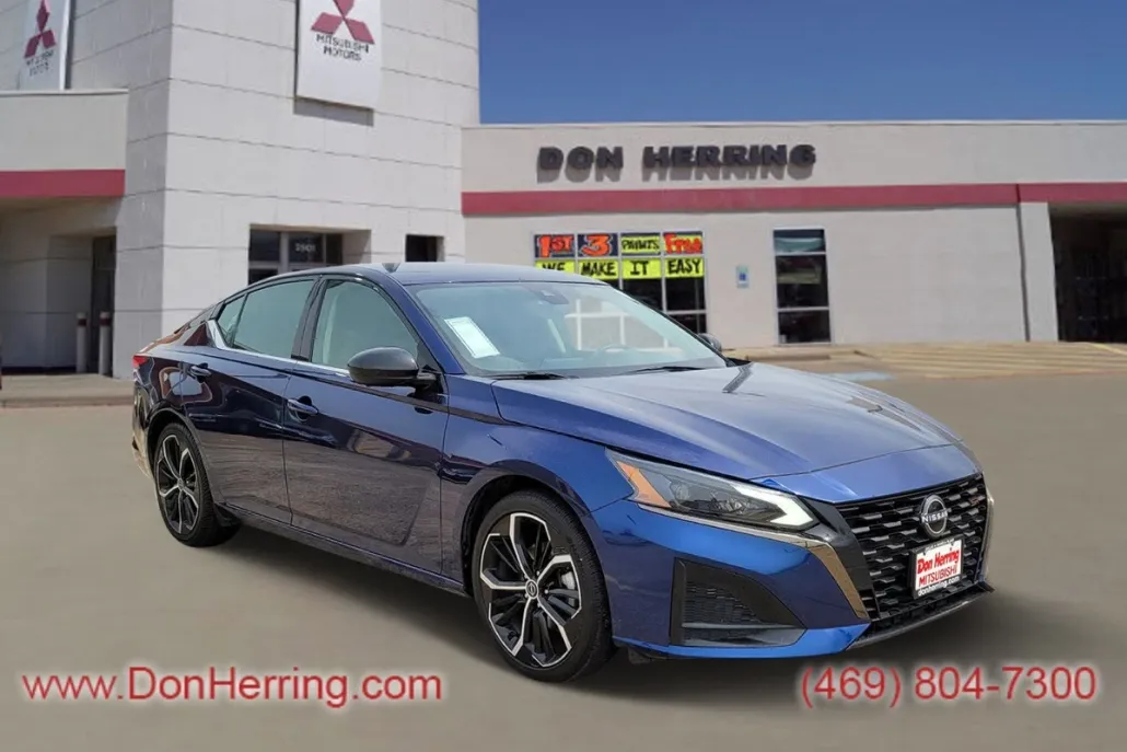 2023 Nissan Altima 2.5 SR photo 1