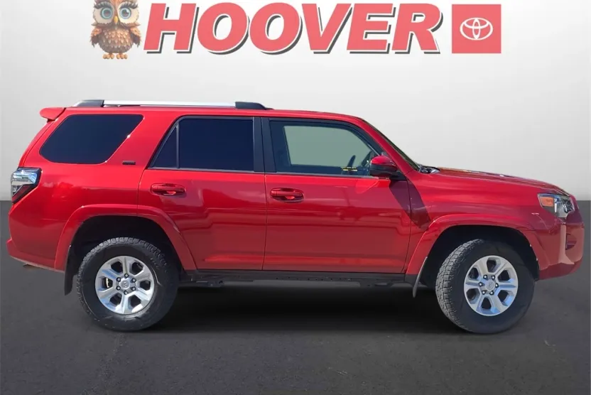 2022 Toyota 4Runner SR5 photo 1