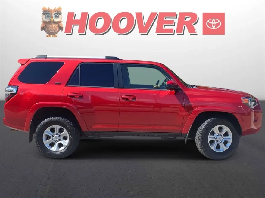 2022 Toyota 4Runner SR5 photo 1